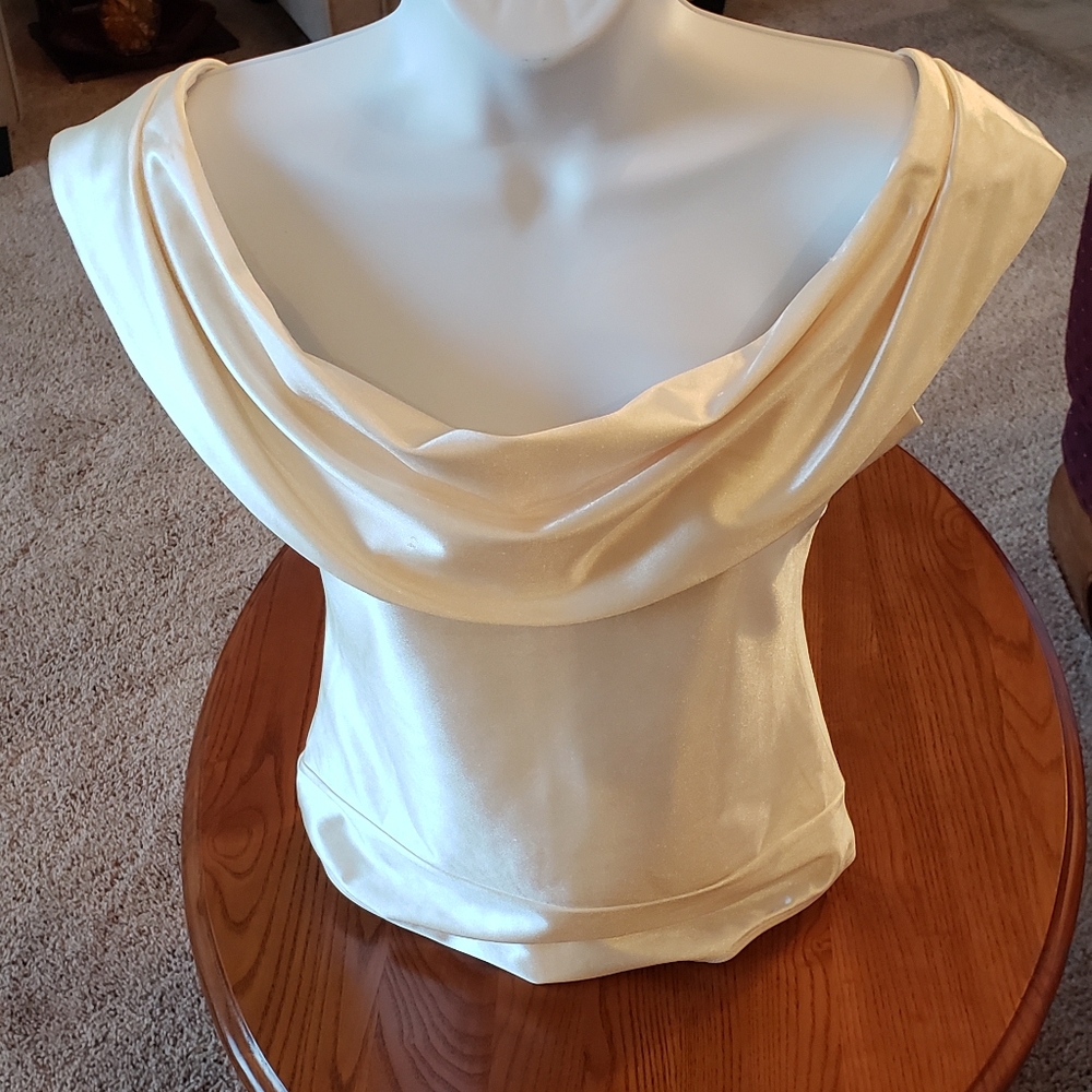 Shimmery eggshell bodysuit, size XS - NEW - Picture 9 of 10